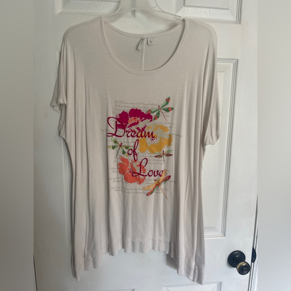 Cato’s women graphic tee size large